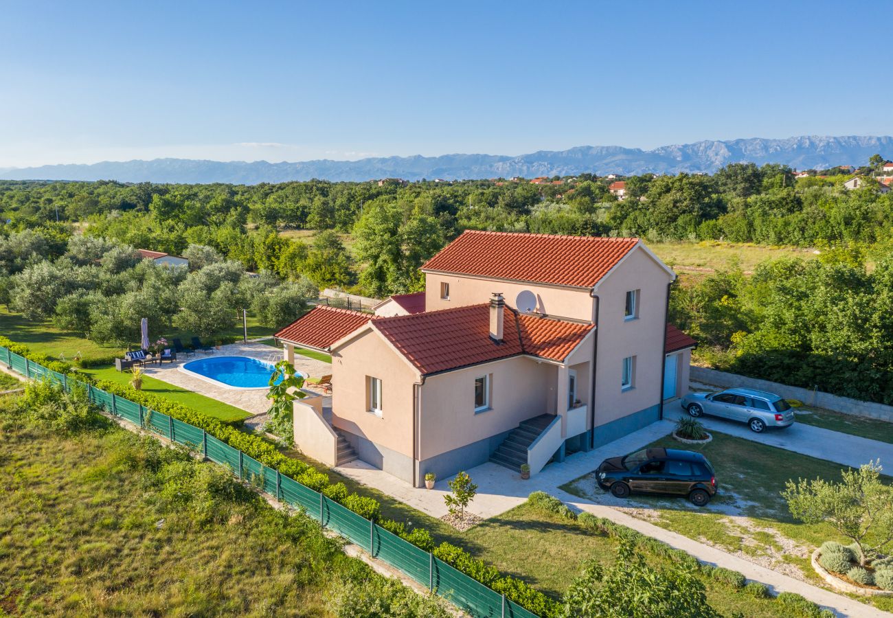 Hus i Policnik - Poolincluded Holiday Home Josipa