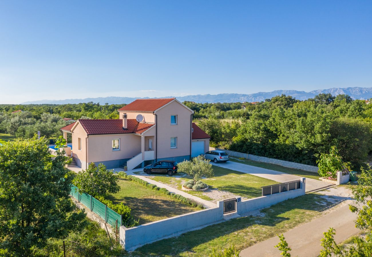 Hus i Policnik - Poolincluded Holiday Home Josipa