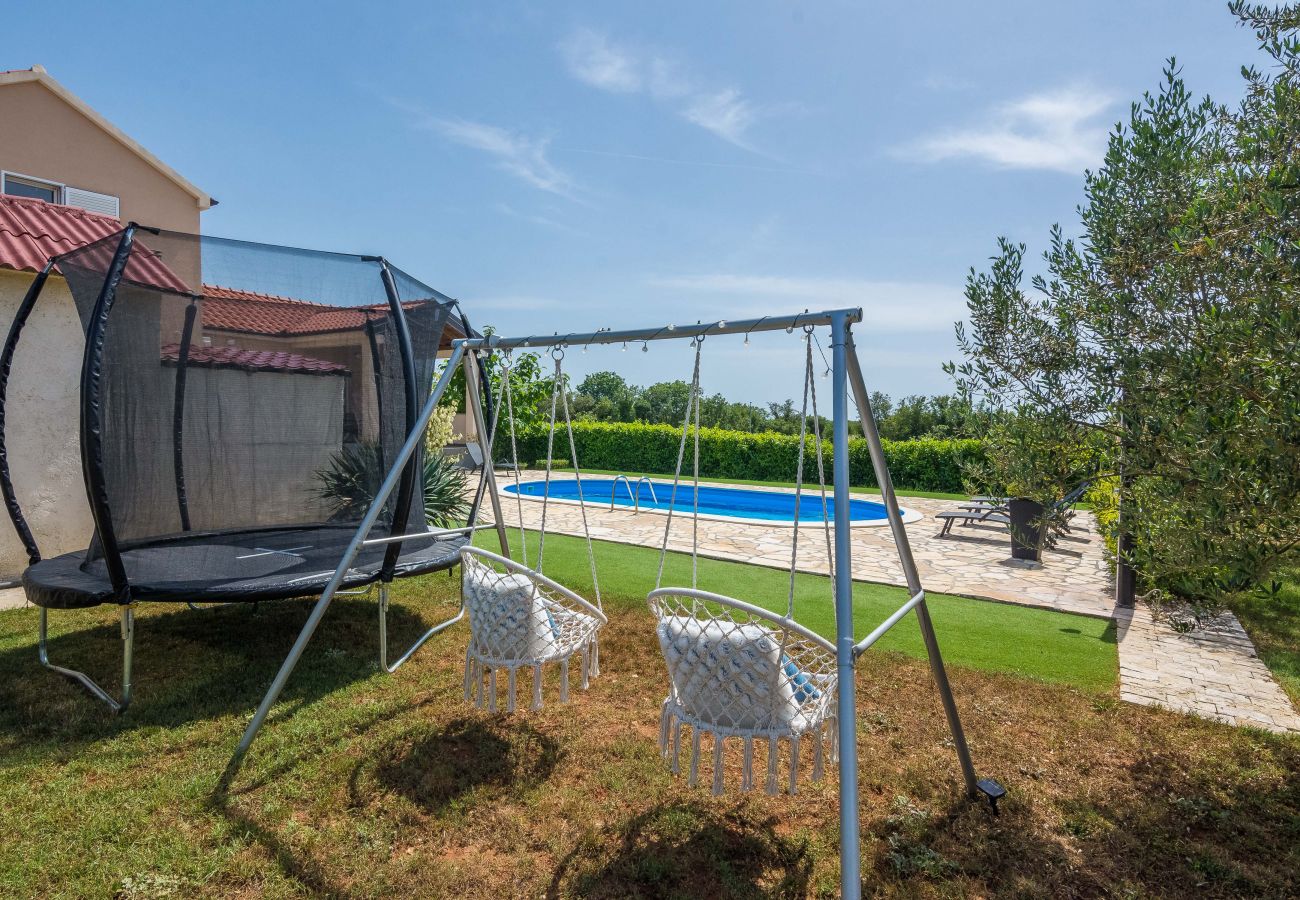 Hus i Policnik - Poolincluded Holiday Home Josipa