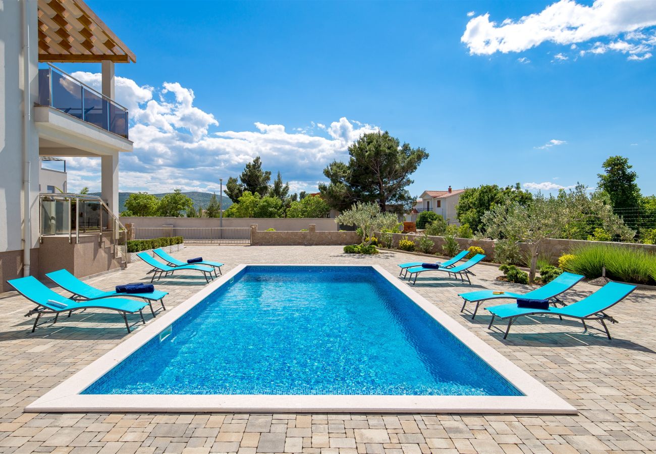 Hus i Seline - Poolincluded - Villa Magnifica