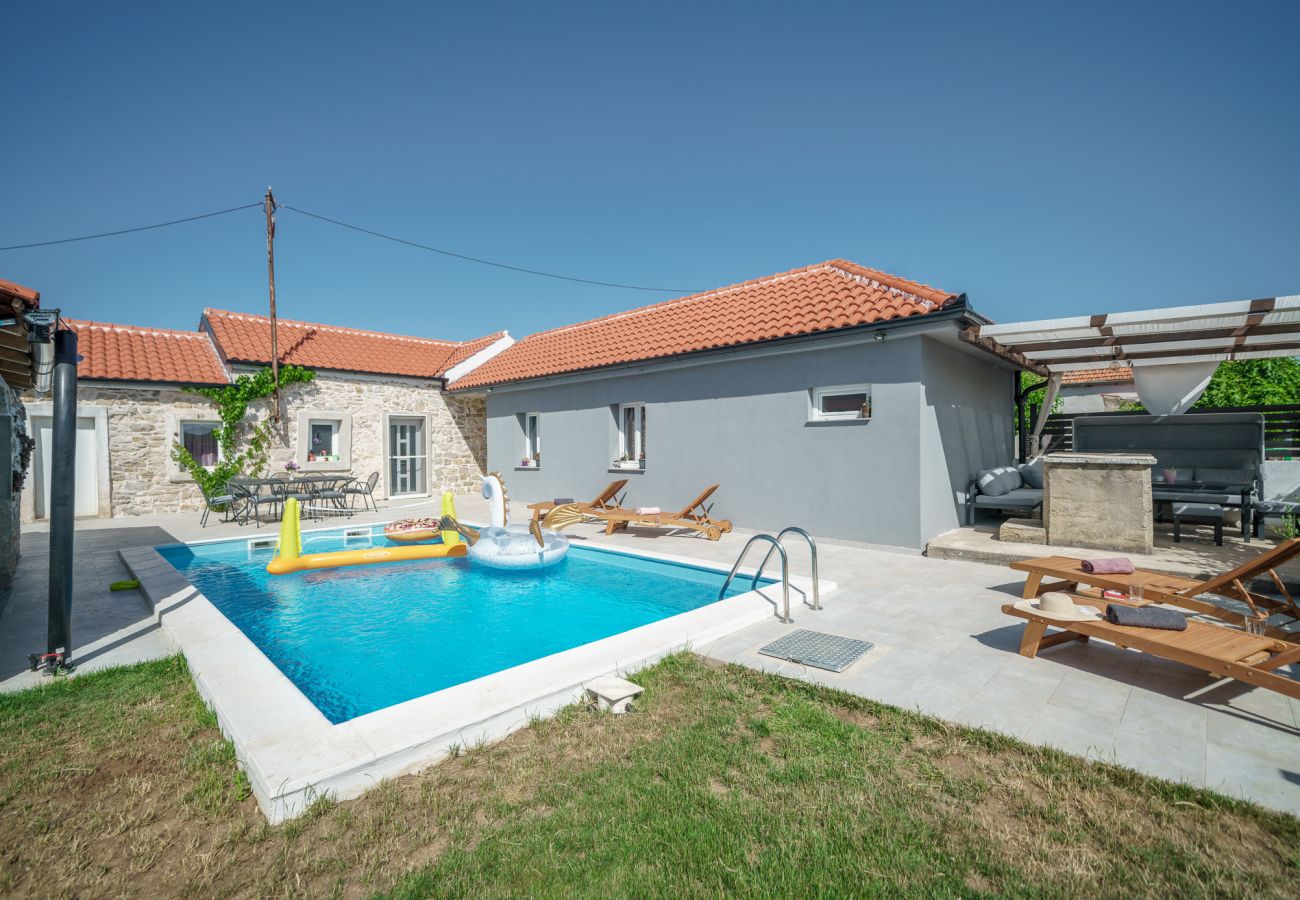 Hus i Dobra Voda - Poolincluded - Holiday Home Dobra Voda