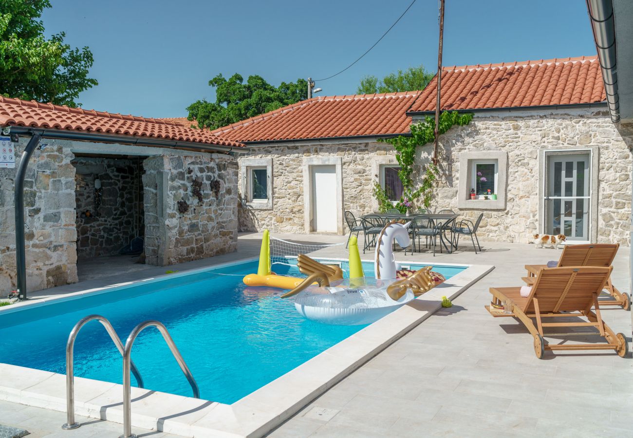 Hus i Dobra Voda - Poolincluded - Holiday Home Dobra Voda