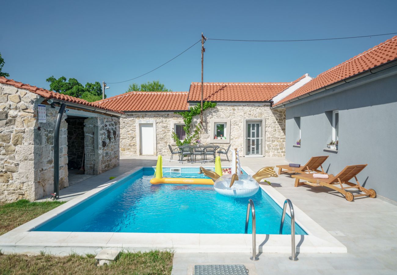 Hus i Dobra Voda - Poolincluded - Holiday Home Dobra Voda