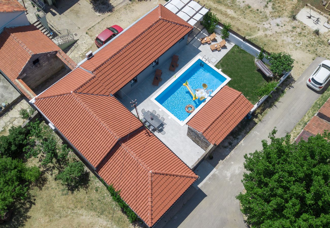 Hus i Dobra Voda - Poolincluded - Holiday Home Dobra Voda