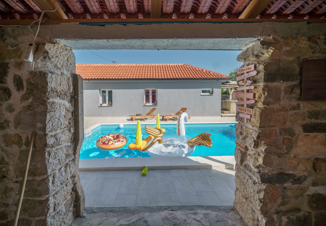 Hus i Dobra Voda - Poolincluded - Holiday Home Dobra Voda