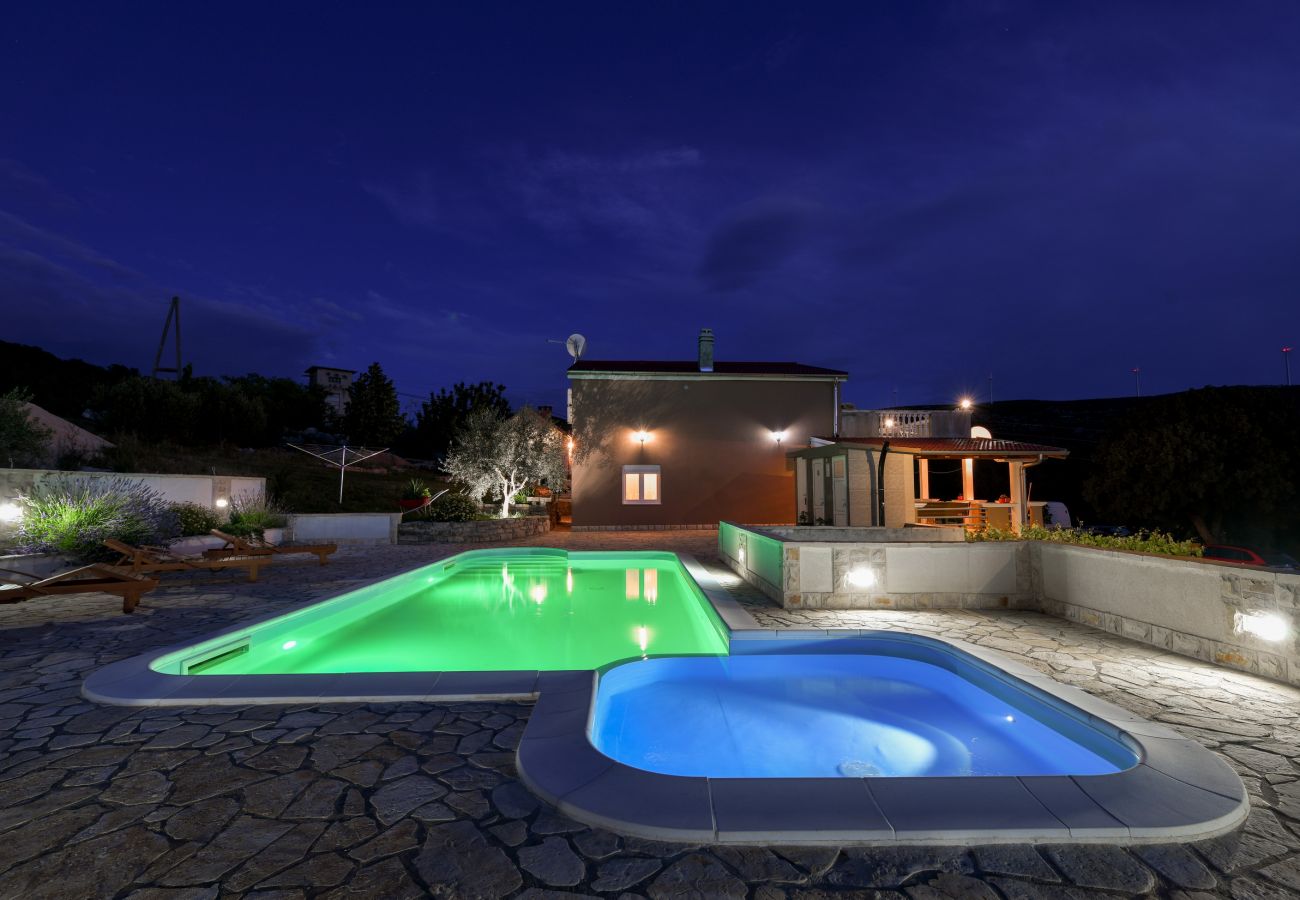 Hus i Kruševo - Poolincluded - Villa Krusevo