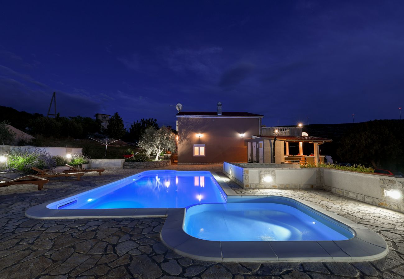 Hus i Kruševo - Poolincluded - Villa Krusevo