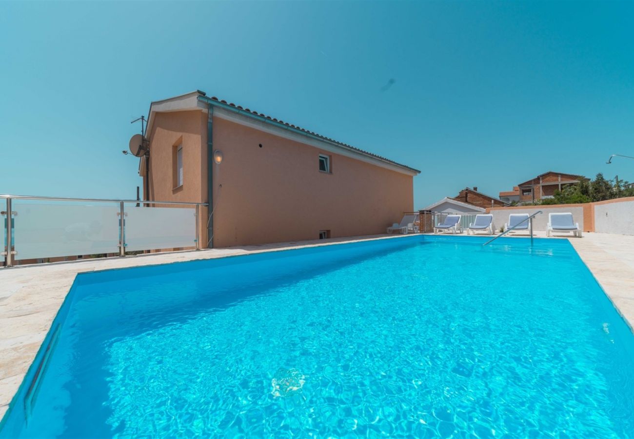 Hus i Maslenica - Poolincluded - Villa Maja