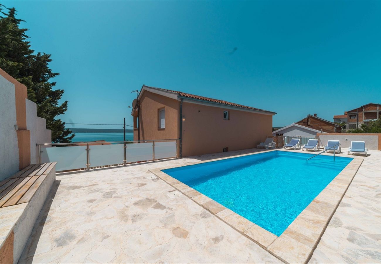 Hus i Maslenica - Poolincluded - Villa Maja