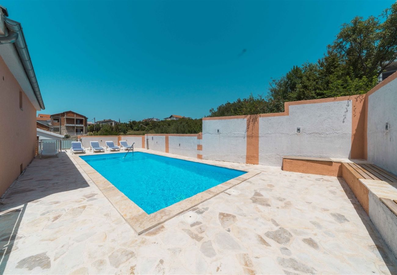 Hus i Maslenica - Poolincluded - Villa Maja