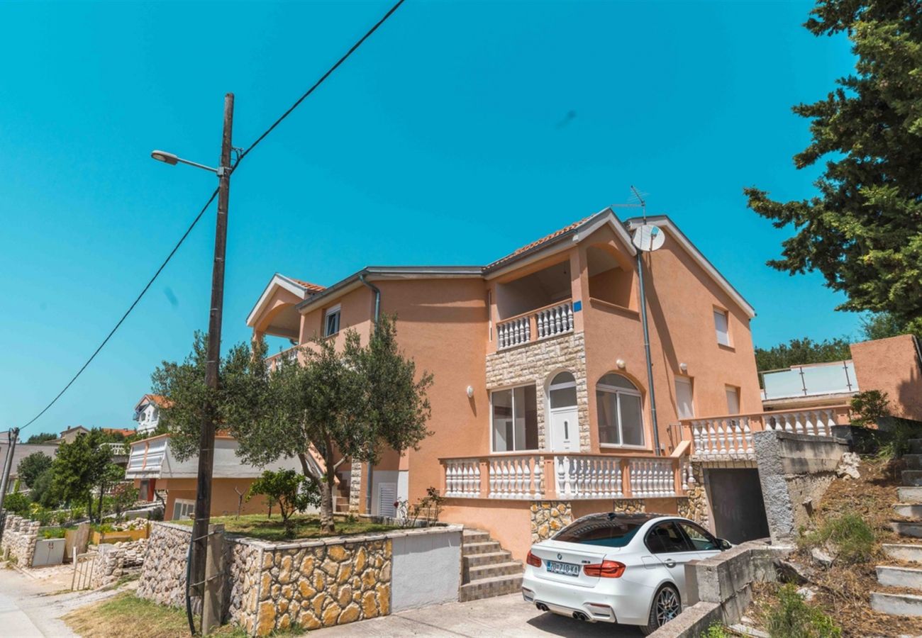 Hus i Maslenica - Poolincluded - Villa Maja